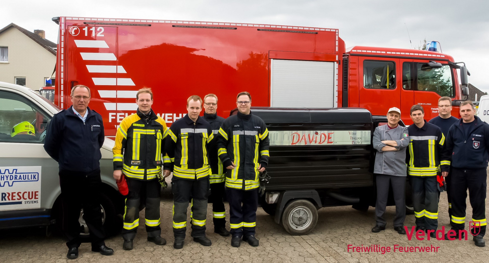 Die sieben Ausbilder mit Kreisausbildungsleiter Lutz Mahlstedt sowie Dario Franco.