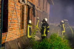 Von mehreren Seiten aus wurde das Feuer bekämpft.