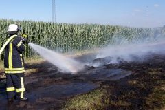 Mit mehreren Strahlrohren wurden die Brandherde gelöscht.