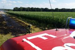 Auf insgesamt 500 Quadratmetern brannte es auf dem landwirtschaftlichen Weg.