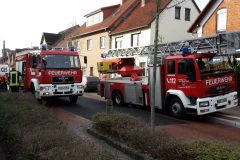 Einsatzfahrzeuge an der Einsatzstelle.