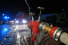 Einsatzfahrzeuge in der Straße am Meldauer Berg.