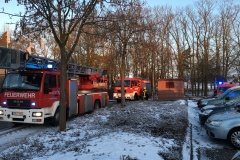 Einsatzfahrzeuge der Feuerwehr am Saumurplatz.