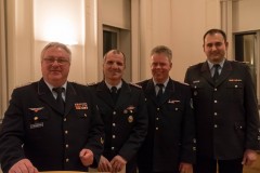 Kreisbrandmeister Hans-Hermann Fehling mit Joachim Gadow, Stadtbrandmeister Peter Schmidt sowie dessen Stellvertreter Mario Rosebrock (v.l.).