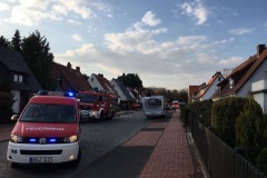 Einsatzfahrzeuge in der Carl-Hesse-Straße.
