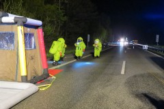 Aufgrund der unklaren Stoffeigenschaften konnte nur mit Chemikalienschutzanzügen vorgegangen werden.