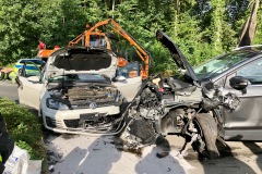Schäden an den verunfallten Fahrzeugen.