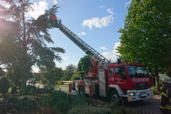 Auch im Vorkampsweg in Hönisch wurde die Drehleiter eingesetzt.