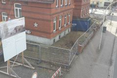 21.02.2017 - Nachdem auf den Geländen an der Lindhooper Straße fast ein Jahr Ruhe herrschte wird ein Bauzau errichtet um mit den Abbrucharbeiten beginnen zu können.