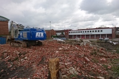 18.03.2017 - Freier Blick von der Lindhooper Straße auf das Feuerwehrhaus. Die Gebäude Nummer 50 und 48 sind abgerissen.