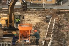 26.10.2017 - Der erste Beton für den Neubau.