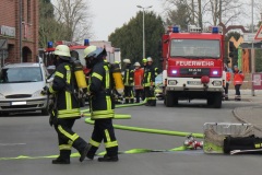 Einsatzkräfte der Feuerwehr in der Großen Straße.