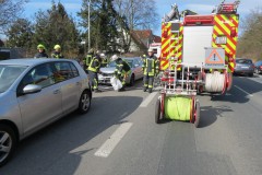Auslaufende Betriebsstoffe nach Verkehrsunfall.
