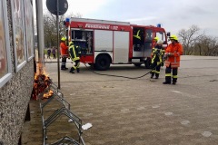 Einsatzkräfte an der Einsatzstelle.