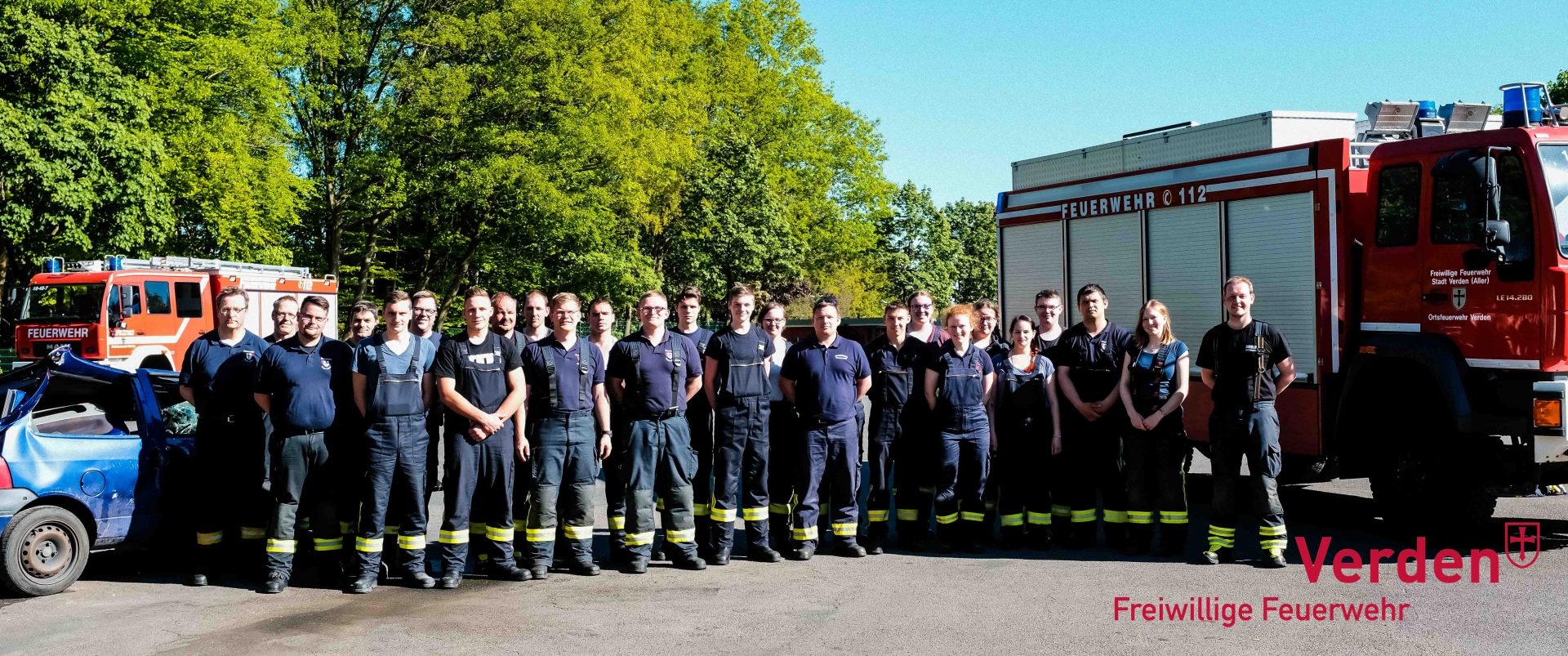 Gruppenfoto der Ausbilder und Teilnehmer.