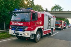 Teile der Nienburger Kreisfeuerwehrbereitschaft auf der BAB 27.