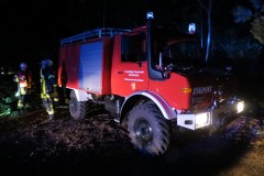 Tanklöschfahrzeuge warten auf ihren Einsatz.