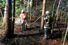 Löscharbeiten, rund 2000 Quadratmeter Waldboden brannten.