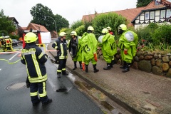 Gefahrgutspezialkräfte bereiten den Einsatz vor. (KFV/Dathe)