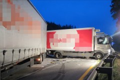 Insgesamt waren drei LKW an dem Unfall beteiligt.