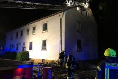 Im Zuge der Nachlöscharbeiten kam auch die Drehleiter der Ortsfeuerwehr Verden zum Einsatz.