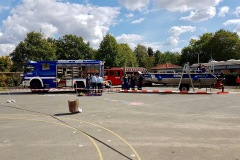 Das THW Achim stellte einen Gerätekraftwagen und ein Mehrzweckboot aus.