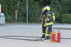 Die Feuerwehr stellte vorsorglichen den Brandschutz an der Einsatzstelle sicher.