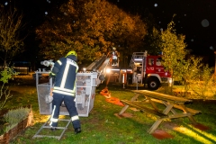 Die Drehleiter wird aufgebaut.