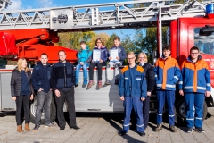 Die erfolgreichen Prüflinge der Kinder- und Jugendfeuerwehr mit ihren Betreuern.