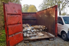 Der im Altpapiercontainer entsorgte Abfall.
