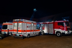 Einsatzkräfte von Feuerwehr und DRK vor Ort. Einsatzkräfte von Feuerwehr und DRK vor Ort.