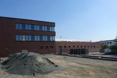 07. April 2019 - Das Gerüst ist weg, endlich hat man einen freien Blick auf den ersten Bauabschnitt. Hier die Westseite mit dem künftigen PKW-Parkplatz.