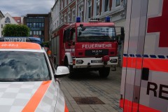 Einsatzfahrzeuge in der Großen Straße.