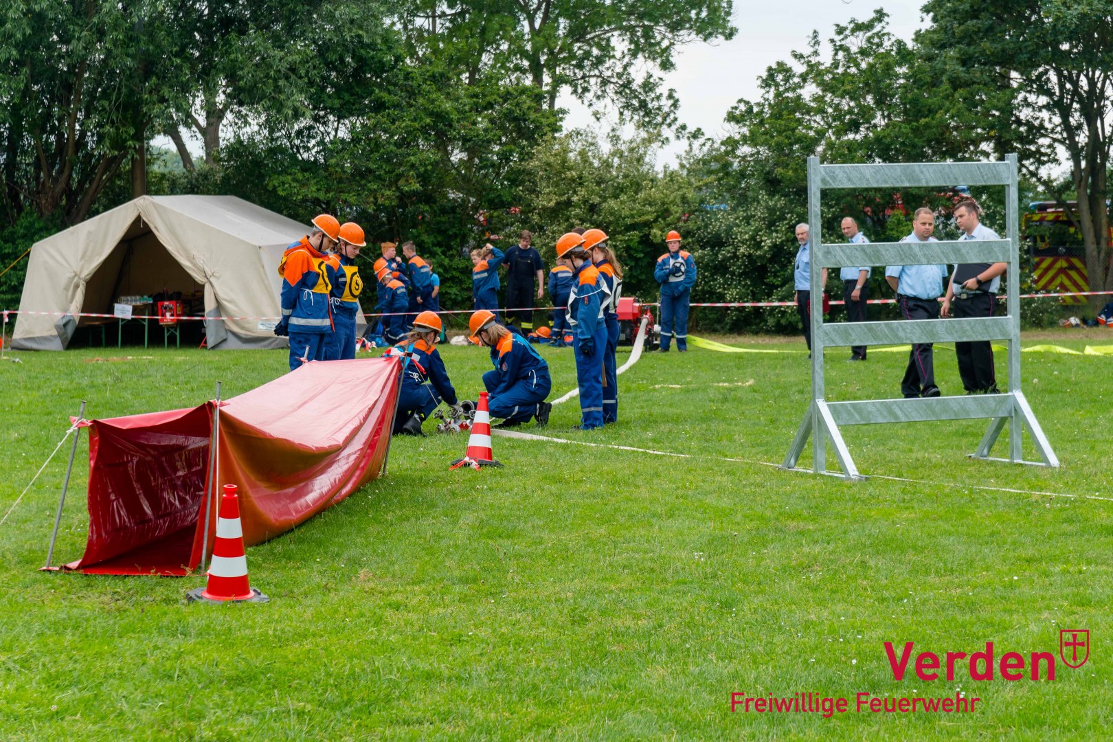 Leistungsnachweis der Jugendfeuerwehren im Aufbau eines Löschangriffs.