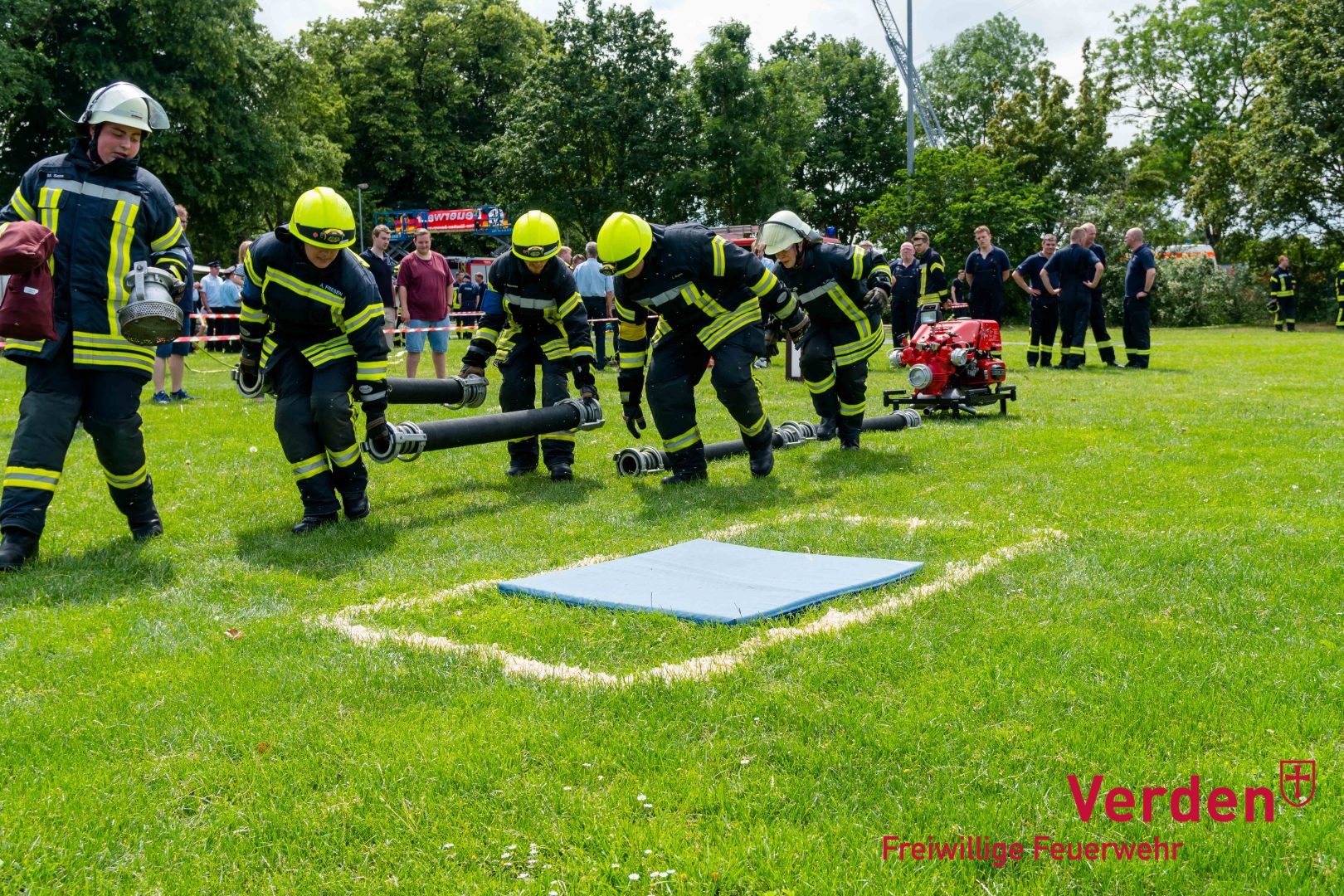 Leistungsnachweis der Einsatzabteilungen beim möglichst schnellen, fehlerfreien Herrichten einer Saugleitung.