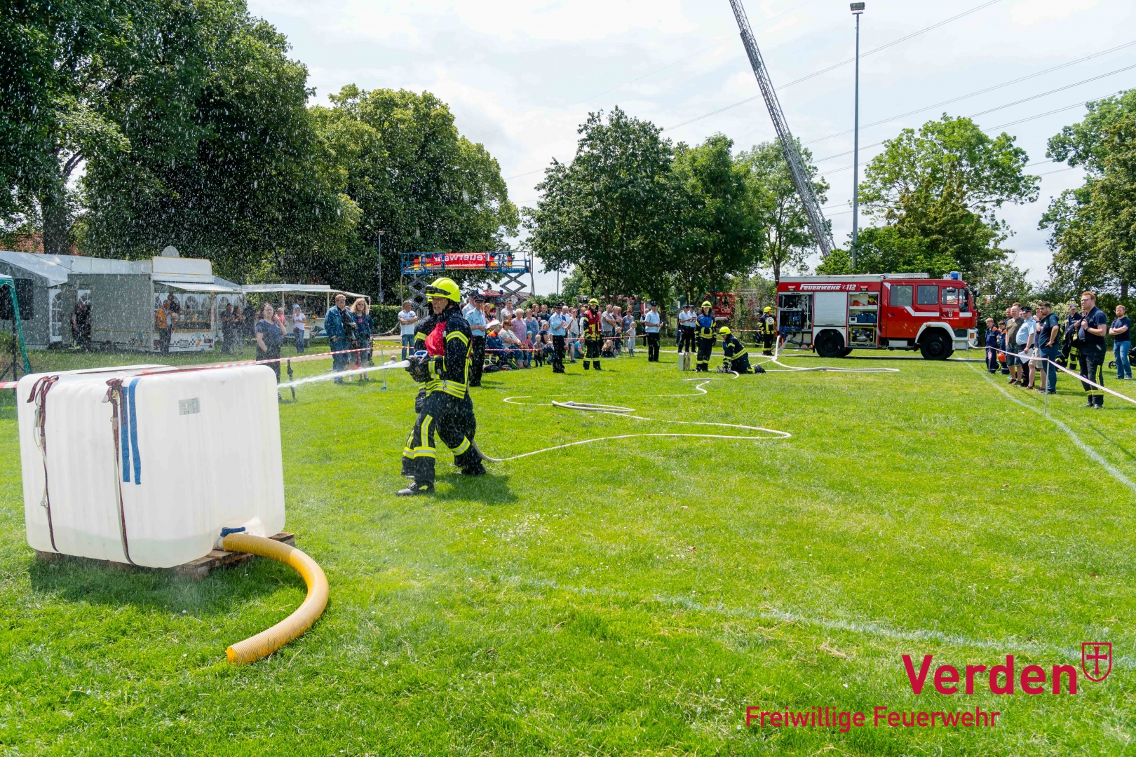 Leistungsnachweis der Einsatzabteilungen bei einer Brandbekämpfung.