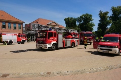 Einsatzkräfte an der Verdener Stadthalle.