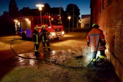 Löscharbeiten am Holzmarkt an einem Müllcontainer.