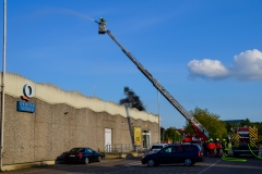 Brandbekämpfung über die Drehleiter der Ortsfeuerwehr Verden.