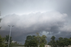 Aufziehende Gewitterfront am Samstagnachmittag über Verden.