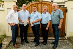 Ortsbrandmeister Tobias Burmeister (Mitte) und neuer Stellvertreter Michael Klöpper (2.v.l.) mit Bürgermeister Lutz Brockmann, Stadtbrandmeister Peter Schmidt und Fachbereichsleiter Sicherheit und Ordnung Rüdiger Nodorp.