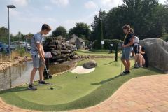 Die Jugendfeuerwehr Scharnhorst beim Adventure Minigolf.