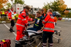 Verletztendarsteller der Gemeindefeuerwehr Langwedel, der Ortsfeuerwehr Luttum sowie des Technischen Hilfswerkes Verden unterstützen die Übung.