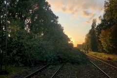 Bis spät in den Freitagabend dauerten die Aufräumarbeiten auf der Bahnstrecke Verden-Rotenburg.