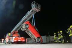 Sonderdienst - Kranbetrieb mit der Drehleiter