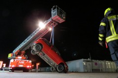 Sonderdienst - Kranbetrieb mit der Drehleiter