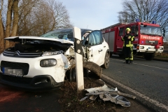 Der verunfallte PKW im Bereich der Nordbrücke.