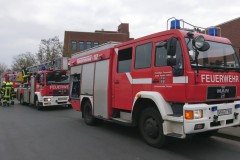 Einsatzkräfte der Feuerwehr in der Siemensstraße.