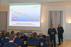 Stadtbrandmeister Peter Schmidt und sein Stellvertreter Mario Rosebrock berichteten Vertretern aller acht Ortsfeuerwehren sowie von Stadtrat und -verwaltung über den Stand und die Zukunft der Stadtfeuerwehr Verden.