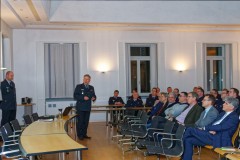 Stadtbrandmeister Peter Schmidt und sein Stellvertreter Mario Rosebrock berichteten Vertretern aller acht Ortsfeuerwehren sowie von Stadtrat und -verwaltung über den Stand und die Zukunft der Stadtfeuerwehr Verden.